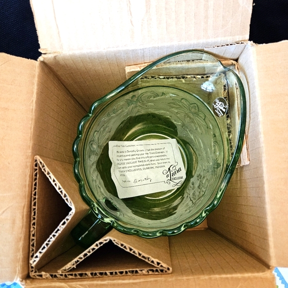 Vintage Indiana Glass ~Tiara Exclusive ~Chantilly Green Sandwich Pattern Pitcher - Picture 7 of 10